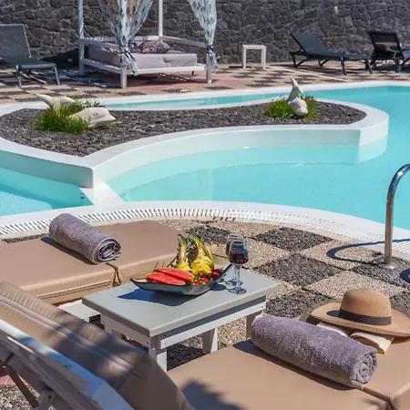 Dream 2* Perissa (Santorini)