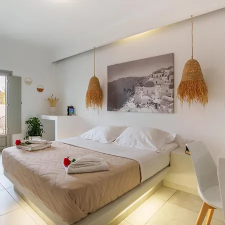 Dream 2* Perissa (Santorini)