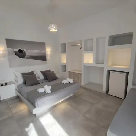 Dream 2* Perissa (Santorini)
