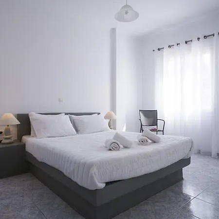 Dream Perissa (Santorini)