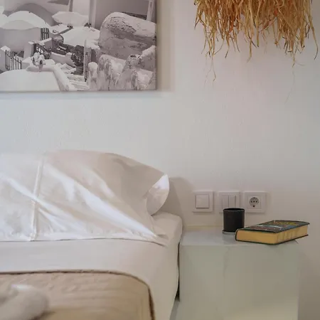 Otel Dreams Perissa (Santorini)